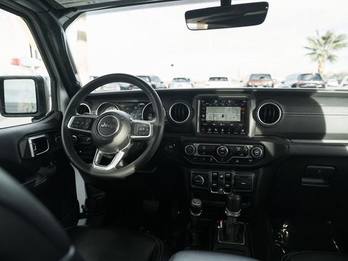 Used 2023 Jeep Wrangler Unlimited Sahara image 35