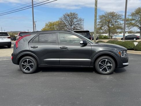 New 2026 Kia Niro EX image 2
