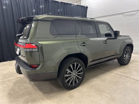 Used 2025 Lexus GX 550 w/ Accessory Package (2T) AWD/4WD image 12