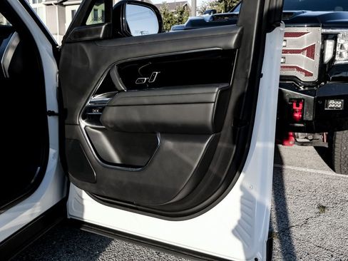 Used 2022 Land Rover Range Rover SE image 40