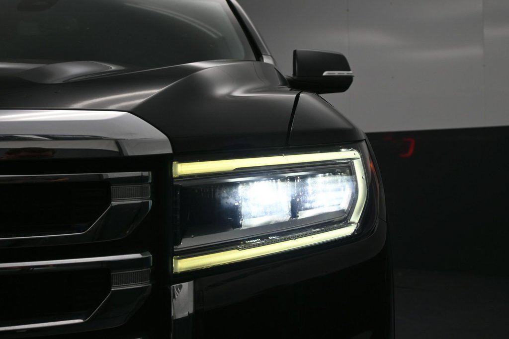 Used 2021 GMC Acadia SLT FWD image 16