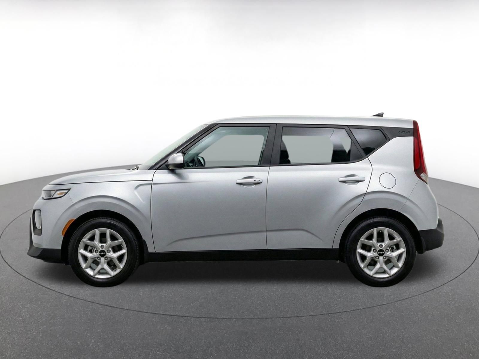 Used 2025 Kia Soul LX w/ LX Technology Package FWD image 4