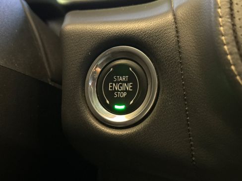 Used 2023 GMC Yukon XL SLT AWD/4WD image 29
