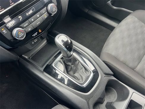 Used 2020 Nissan Rogue Sport SV image 9