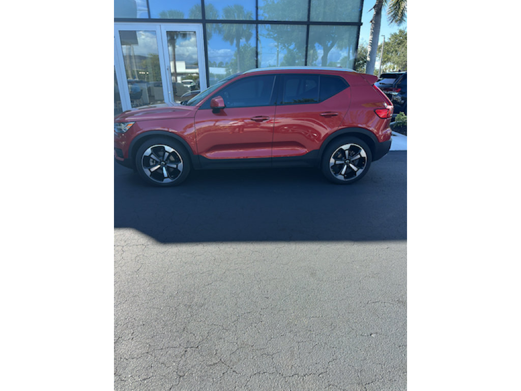 Used 2022 Volvo XC40 T5 Momentum w/ Premium Package AWD/4WD image 8