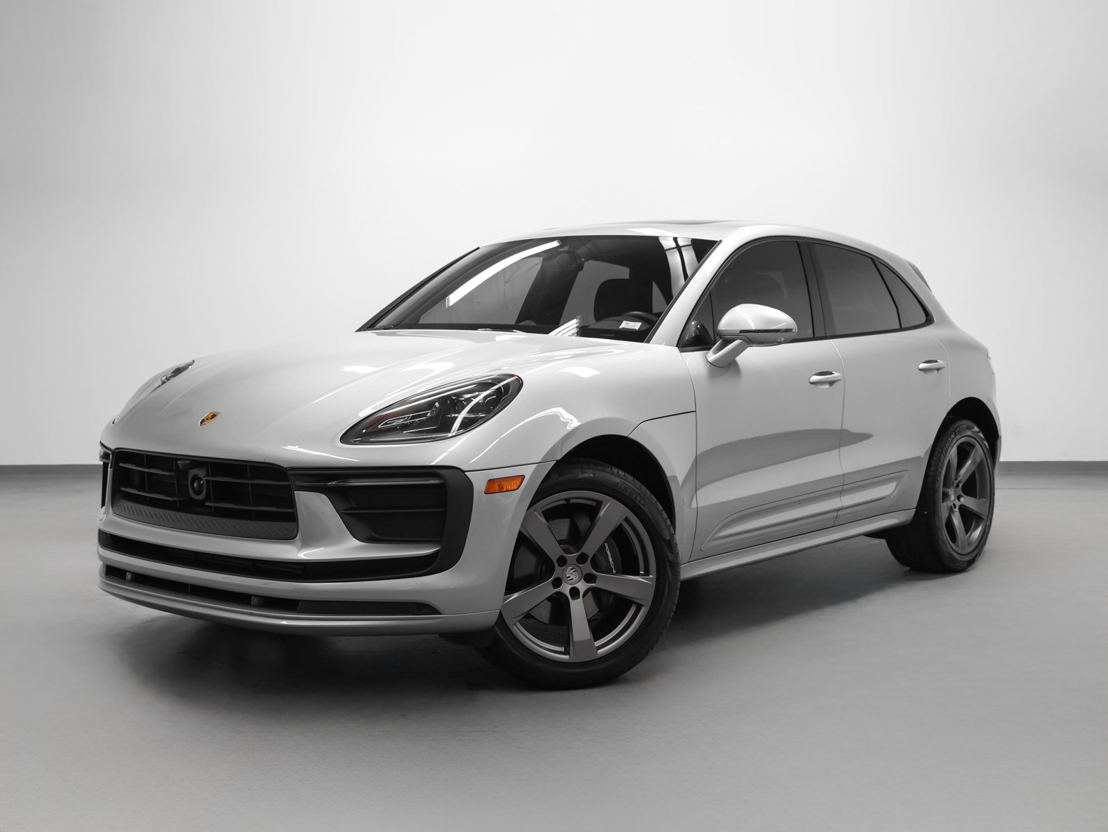 Certified 2023 Porsche Macan AWD/4WD image 1