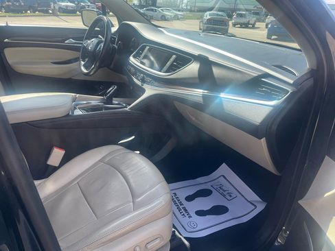 Used 2018 Buick Enclave Essence image 9