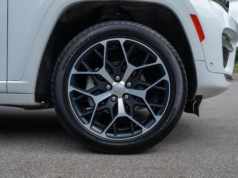 Used 2024 Jeep Grand Cherokee Summit AWD/4WD image 11