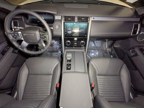 New 2025 Land Rover Discovery Dynamic SE image 15