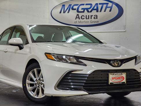 Used 2021 Toyota Camry LE image 14