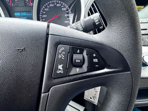 Used 2017 Chevrolet Equinox LS image 18