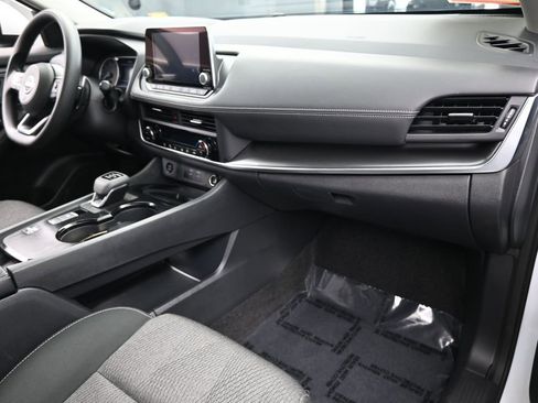 Used 2024 Nissan Rogue SV image 44