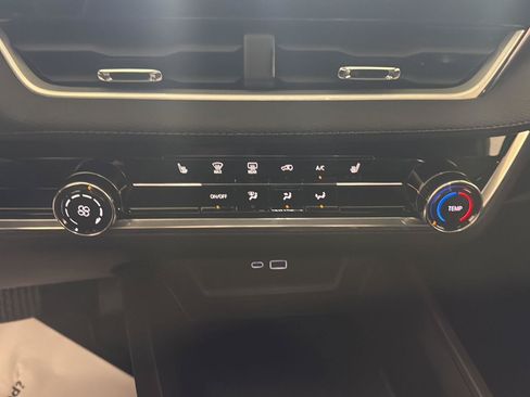 Used 2026 Chevrolet Equinox LT FWD image 25