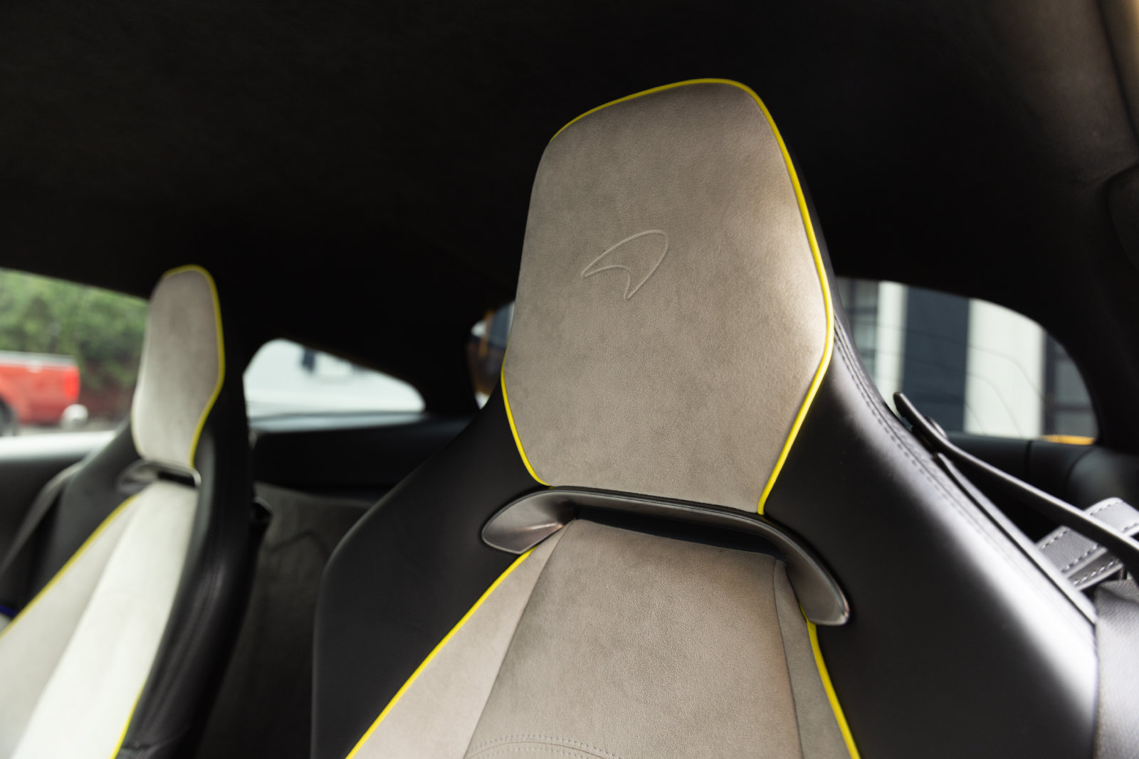 Used 2023 McLaren Artura RWD image 15