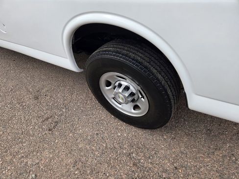 Used 2021 Chevrolet Express 2500 w/ Driver Convenience Package image 6