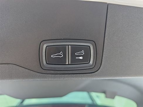 Used 2023 Porsche Taycan 4S image 19