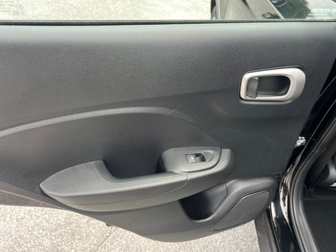 Certified 2022 Hyundai Venue SE FWD image 20