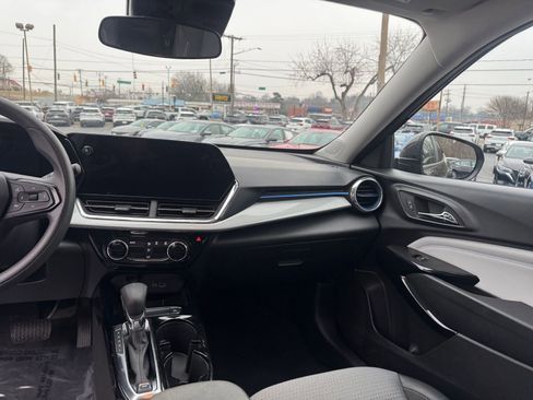 Used 2025 Chevrolet Trax LT image 29