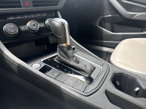 Used 2019 Volkswagen Jetta R-Line w/ R-Line Cold Weather Package FWD image 16