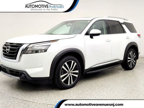 Used 2025 Nissan Pathfinder Platinum AWD/4WD image 1