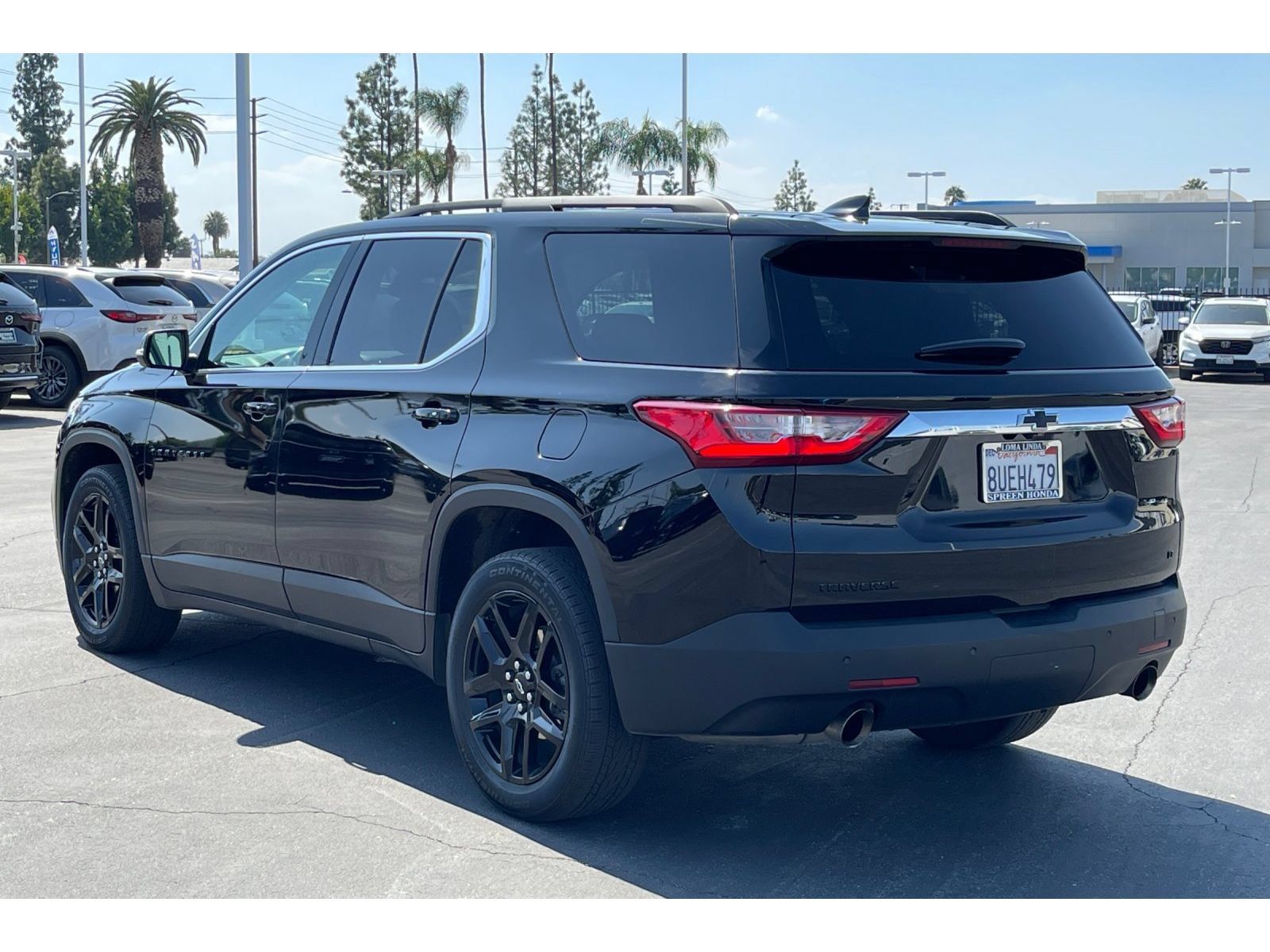 Used 2021 Chevrolet Traverse LT w/ LPO, Blackout Package FWD image 3
