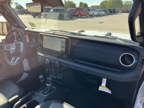 Used 2024 Jeep Wrangler High Altitude AWD/4WD image 14