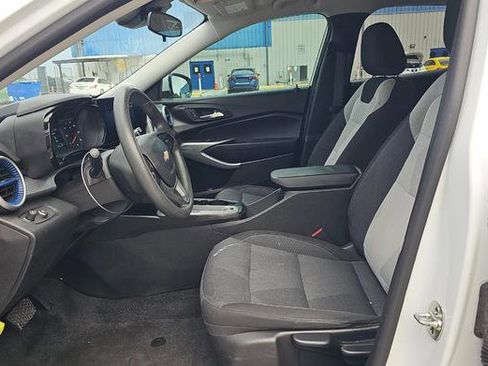 Used 2025 Chevrolet Trax LS w/ LS Convenience Package image 7