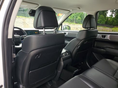 Used 2025 Hyundai Santa Fe SEL FWD image 10