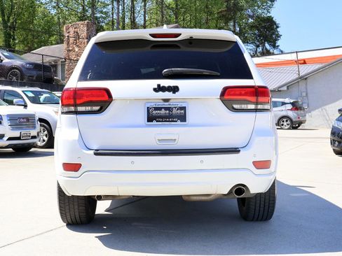 Used 2018 Jeep Grand Cherokee Altitude RWD image 5