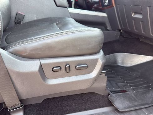 Used 2011 Ford F250 Lariat w/ Lariat Interior Pkg AWD/4WD image 24