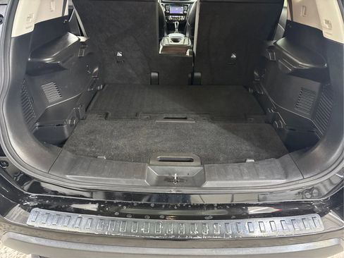 Used 2017 Nissan Rogue SL AWD/4WD image 16