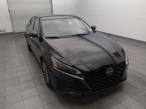 Used 2024 Nissan Altima 2.5 SV FWD image 14