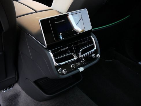 New 2025 Bentley Bentayga Extended Wheelbase image 24