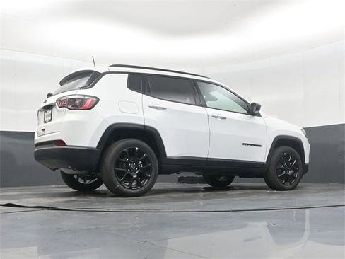 New 2026 Jeep Compass Latitude image 39