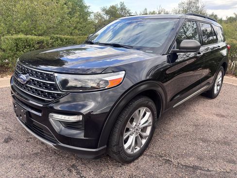 Used 2020 Ford Explorer XLT w/ Equipment Group 202A AWD/4WD image 4