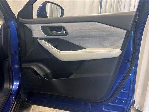 Used 2021 Nissan Rogue SV image 12