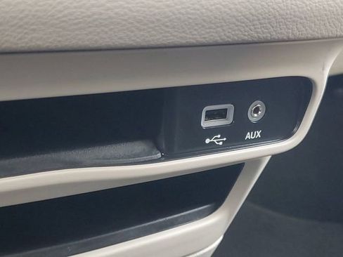 Used 2019 Chrysler Pacifica Touring-L image 21