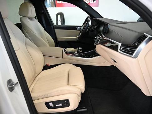 Used 2021 BMW X5 xDrive40i w/ Premium Package image 11