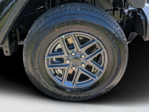 New 2025 Jeep Gladiator Sport image 9