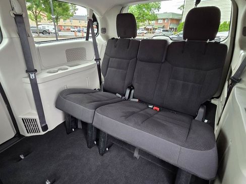 Used 2018 Dodge Grand Caravan SE w/ UConnect Hands-Free Group FWD image 18