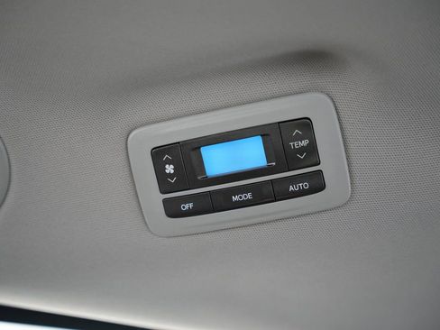 Used 2015 Toyota Sienna L image 40