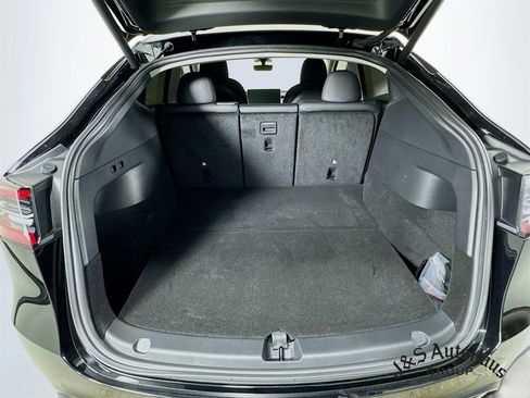 Used 2022 Tesla Model Y Long Range image 30