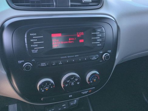 Used 2015 Kia Soul FWD image 16