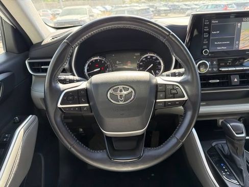 Used 2022 Toyota Highlander XLE AWD/4WD image 26