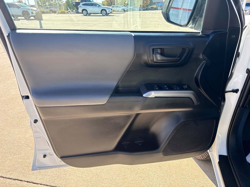 Certified 2022 Toyota Tacoma SR5 w/ Black Out Package (TMS) AWD/4WD image 17
