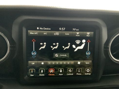 Used 2018 Jeep Wrangler Unlimited Sahara AWD/4WD image 16