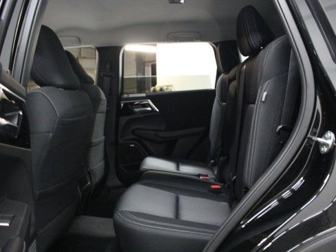 New 2025 Mitsubishi Outlander ES image 24