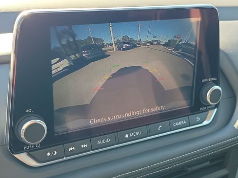 Used 2025 Nissan Rogue S image 28