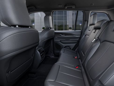 New 2025 Jeep Grand Cherokee Limited image 23