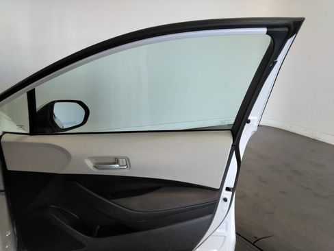 Used 2020 Toyota Corolla LE image 34